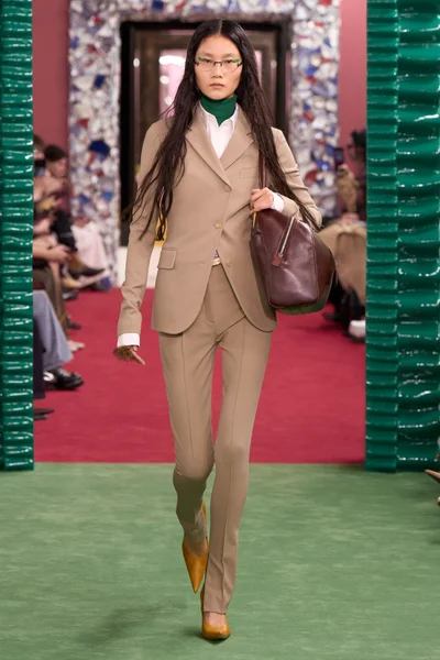 Look 28